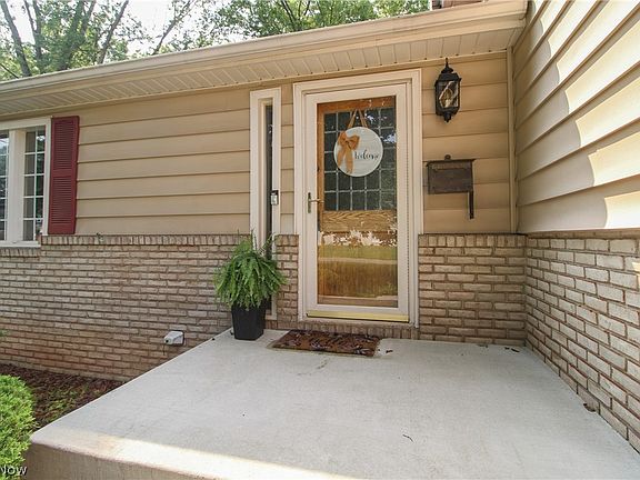 2nd image of 452 Rockland Dr