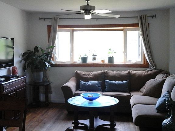 5th image of 1094 Dove St