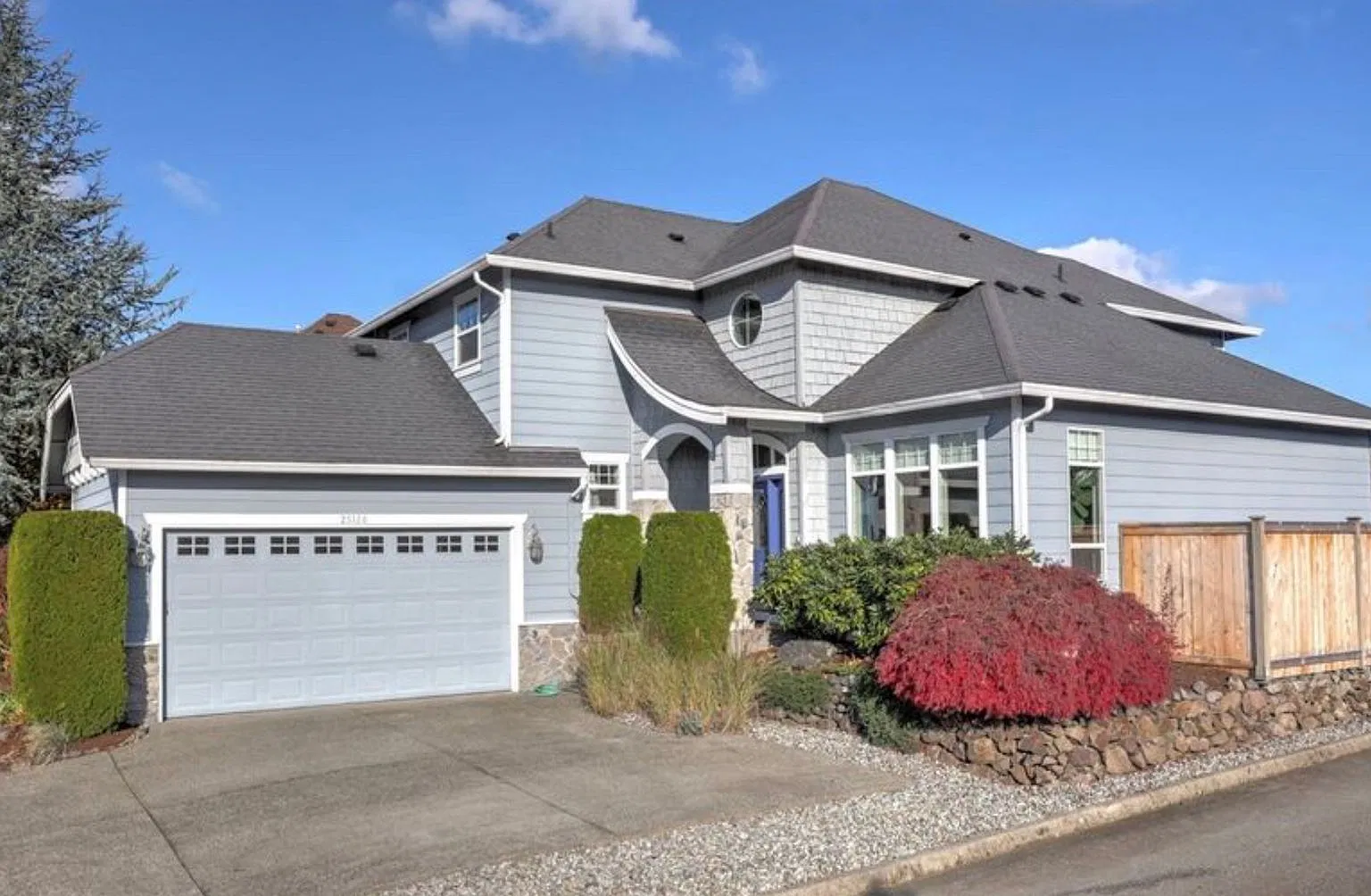 Stunning and upgraded 4 bed — Photo 2