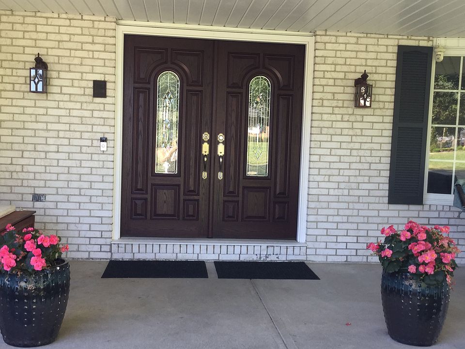 2nd image of 6606 Hythe St NW