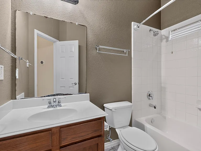 1024 Charleston Ln — Photo 24