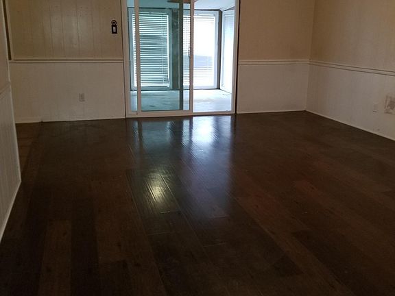 3rd image of 413 Pecan Dr