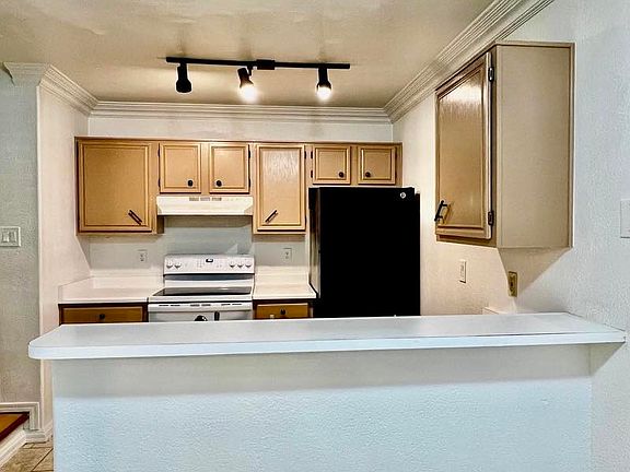 Kitchen, all major appliances included.