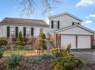 711 Fox Ct, Carol Stream, IL 60188