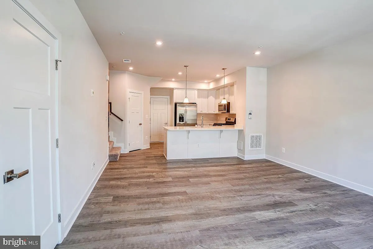 3 bed, 1700 sqft, $2,850 — Photo 3