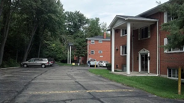 OHIO PIKE TERRACE APPARTMENTS — Photo 26