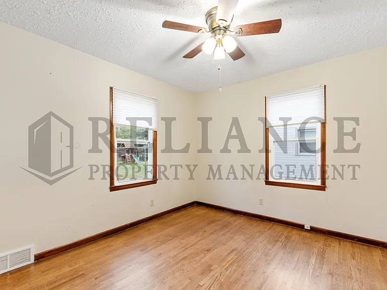 2310 S Vine St — Photo 19