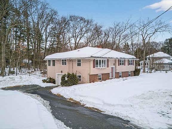 3rd image of 11 Rennie Dr