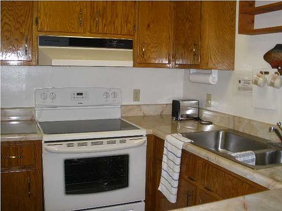 5th image of 913 NW Avenue A #11
