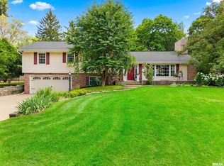 236 Van Dyke Dr, Canton, IL 61520