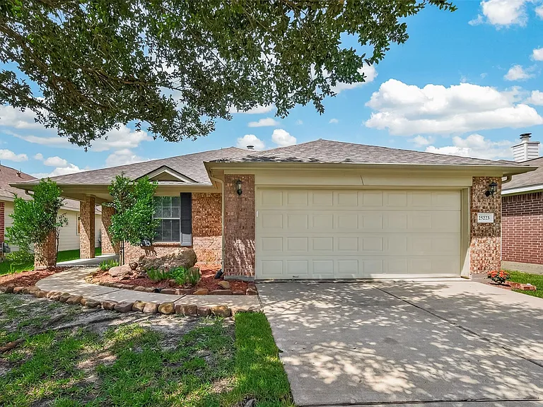 25223 Clover Ranch Dr — Photo 1
