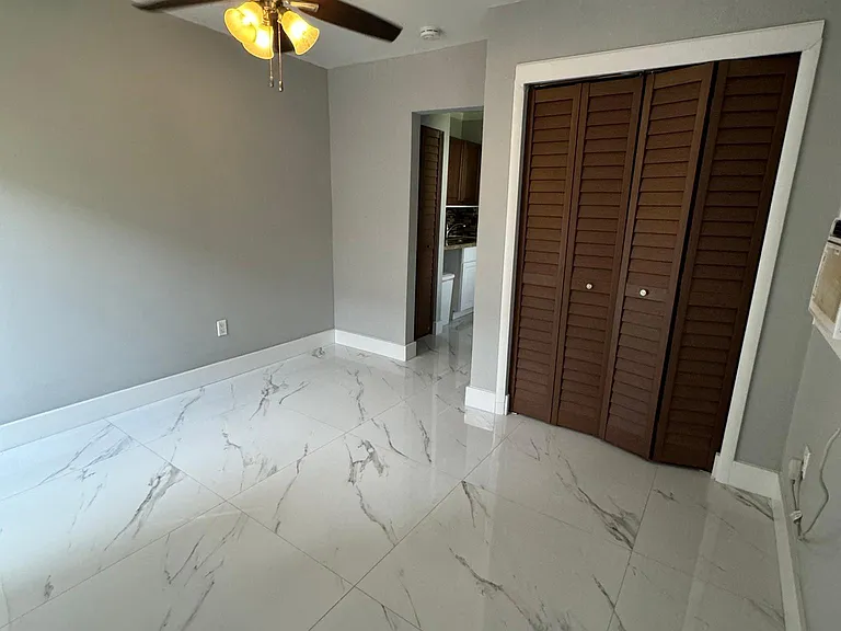 921 N 19th Ave #9 — Photo 9