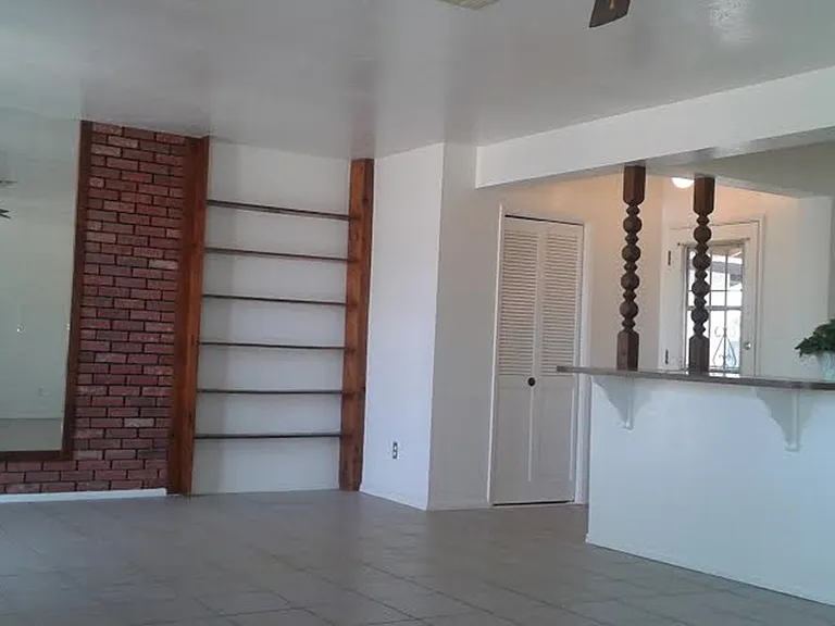 836 W Howe St — Photo 9