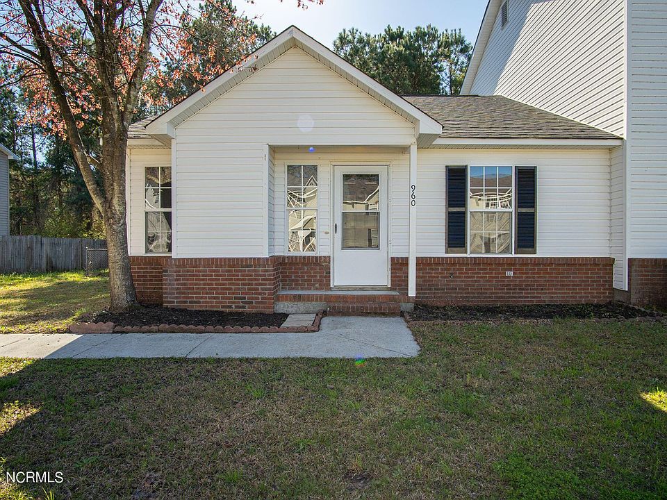 1st image of 960 W Pueblo Drive