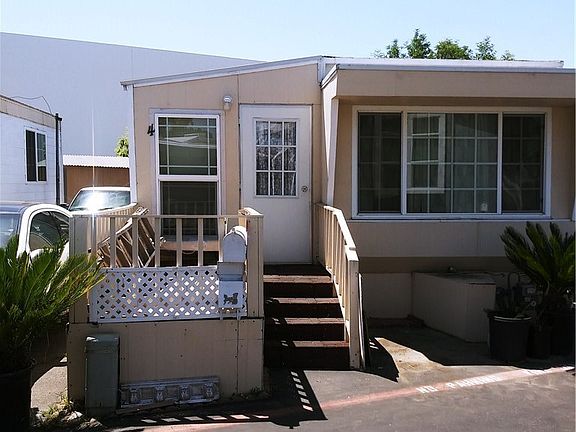 4th image of 10471-4 Glenoaks Blvd