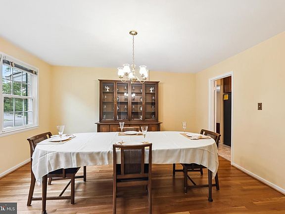 4th image of 10205 Cardinal Rd
