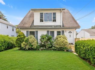 42 North St, Huntington Station, NY 11746