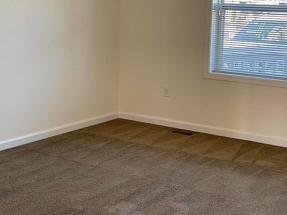 4th image of 905 Ash St