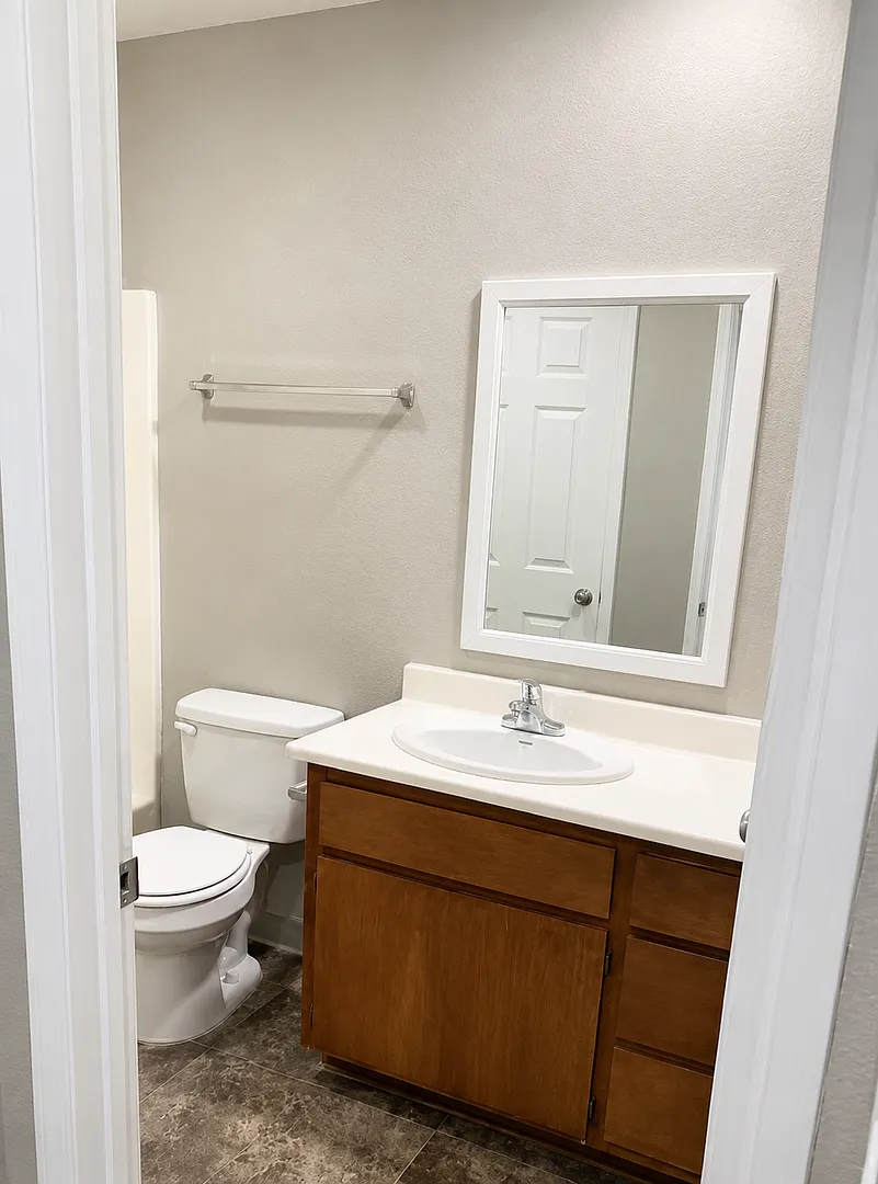 2 Bed/ 1 Bath l Enclosed Backyard, Garage, In Unit W/D hookups — Photo 4