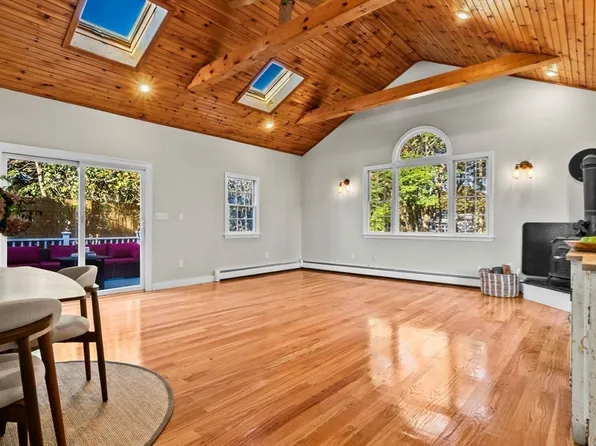 180 E Lothrop St, Beverly, MA 01915