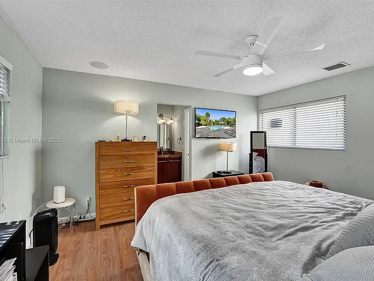 22322 Pineapple Walk Dr — Photo 34