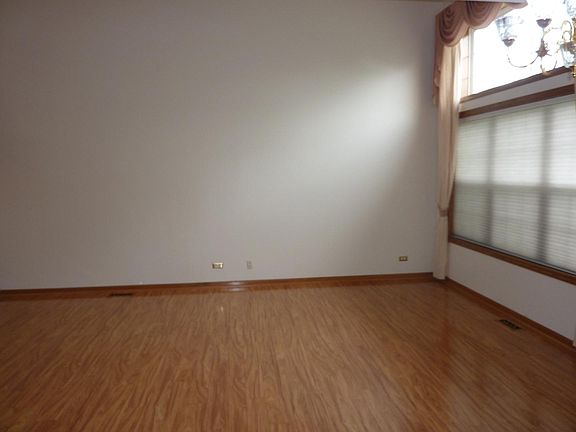 4th image of 144 Sussex Ct