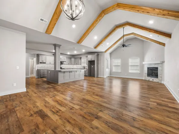 1 Halvergate Ln, Bella Vista, AR 72715
