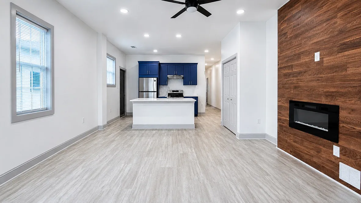 2 bed, 1200 sqft, $995 — Photo 2