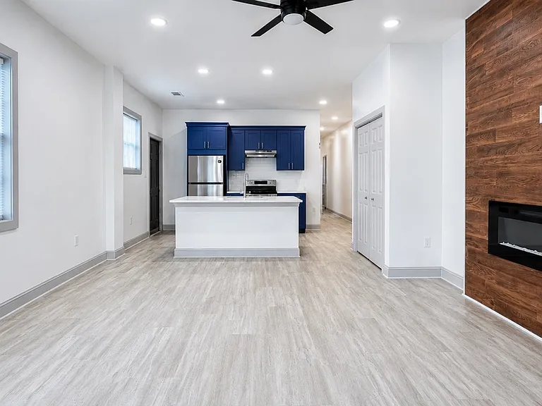 313 W Chappell St — Photo 2