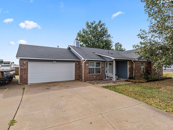 2nd image of 1105 S Hummingbird Ln