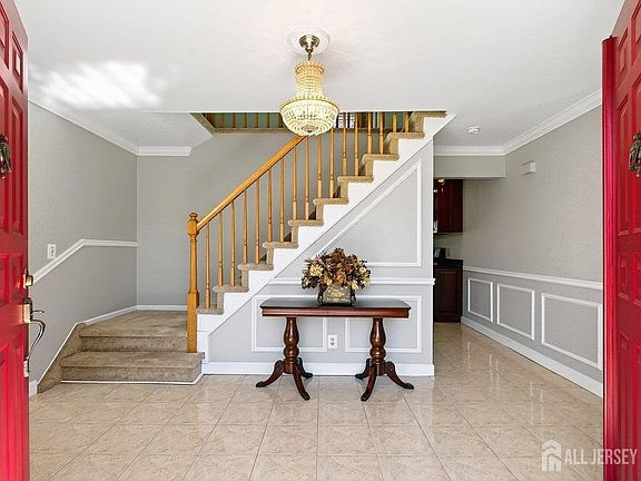 4th image of 829 Cranbury Cross Rd