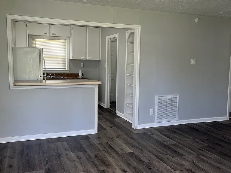 2226 N Kenyon St — Photo 7