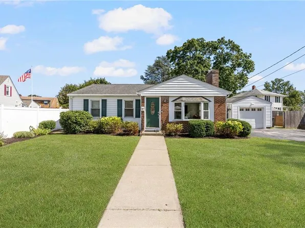 7 Woodbine St E, Riverside, RI 02915