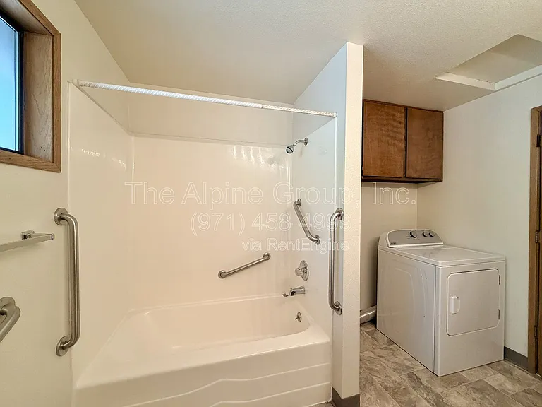 240 NE 143rd Ave — Photo 15
