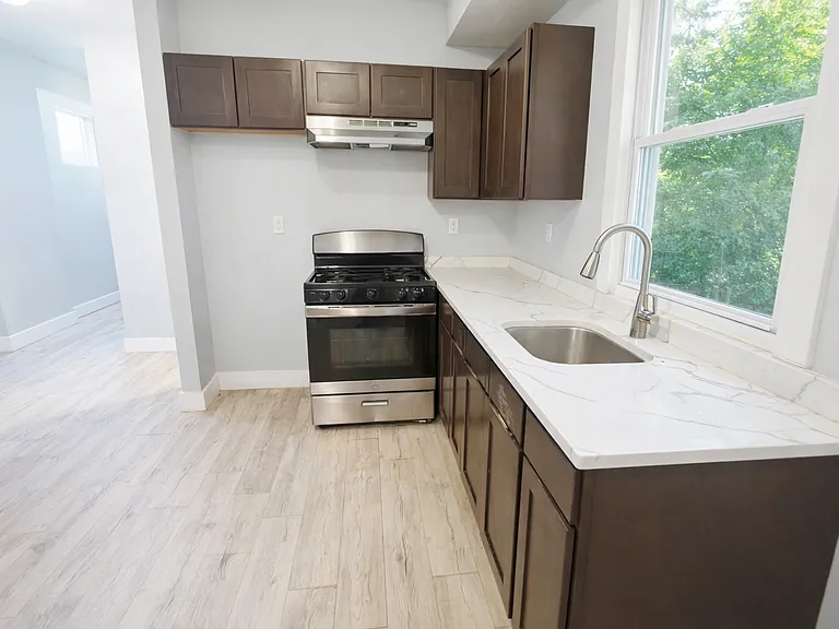 745 S 18th St #1R2 — Photo 6