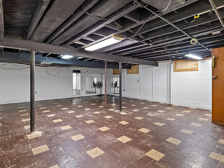 966 Woodlea St — Photo 17