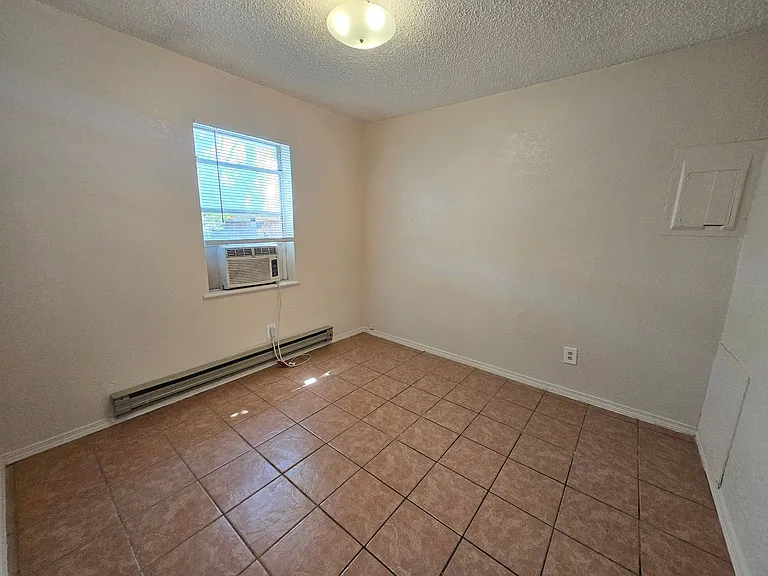 304C W Deming St — Photo 4