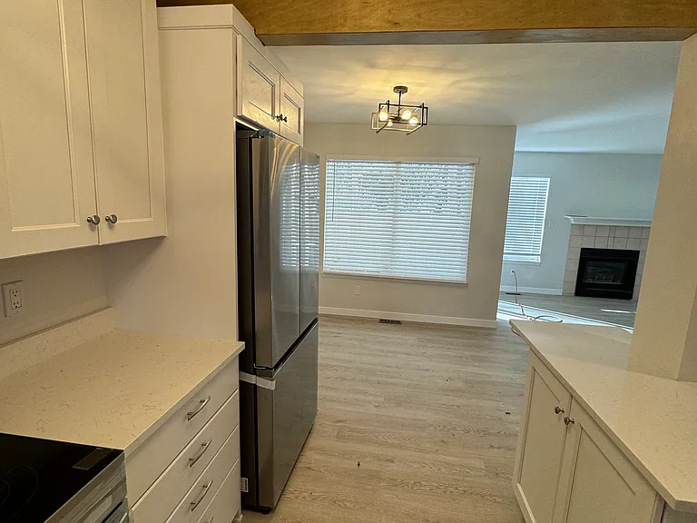 174 Creekside Ln — Photo 2