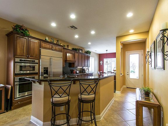 3rd image of 2097 Thornecroft Ln