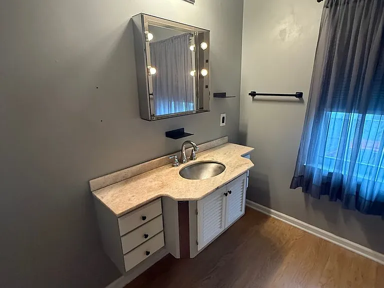 228 N York Rd — Photo 10