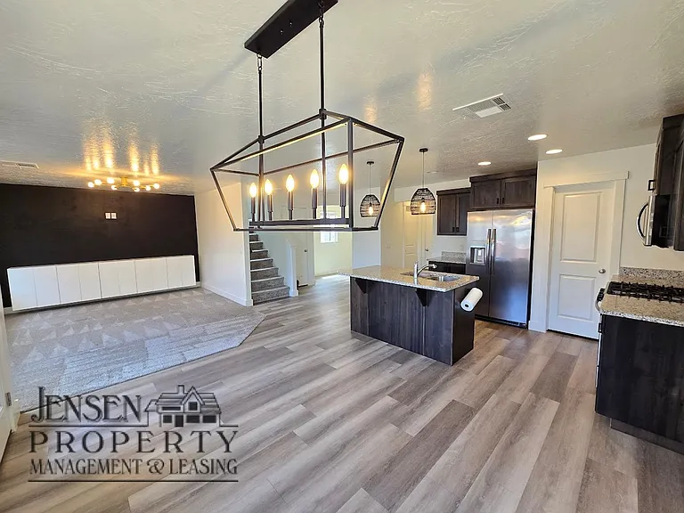3187 E Halo Ln — Photo 3