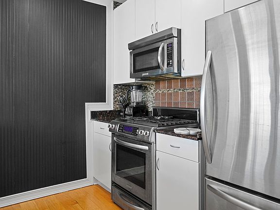 5th image of 303 W Ohio St #2402