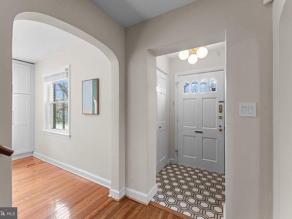 3rd image of 1604 Highland Dr