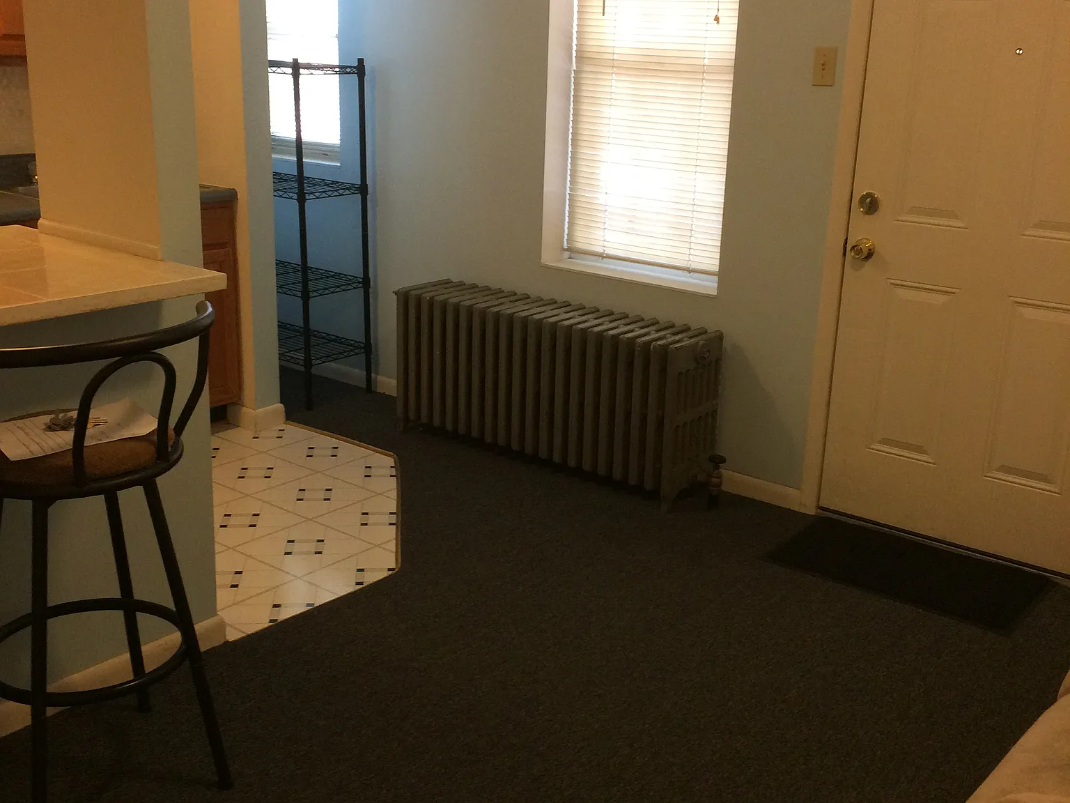 3 bed, 900 sqft, $2,700 — Photo 4