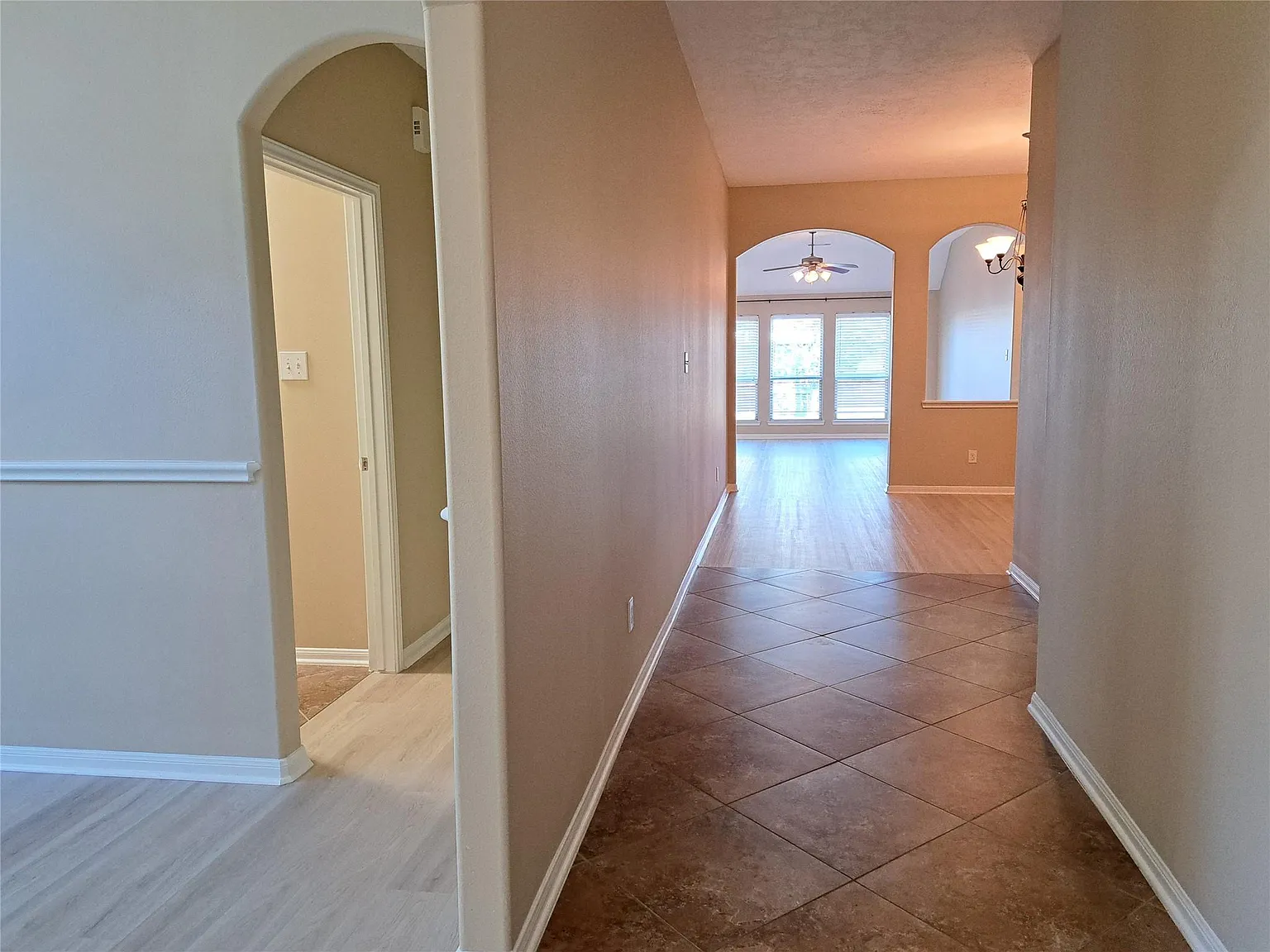 3 bed, 2.0 bath, 2017 sqft, $2,200 — Photo 2