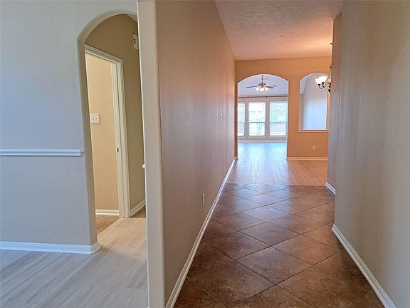 2nd image of 21910 Cascade Hollow Ln