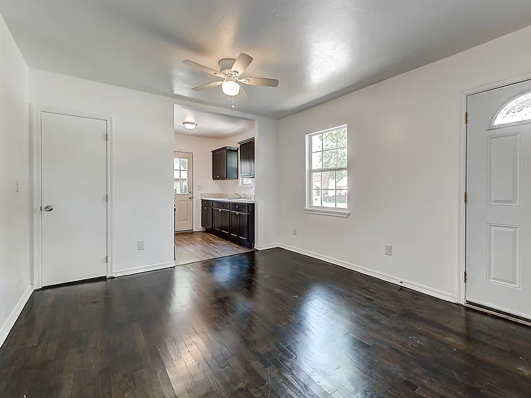 2416 SW 33rd St — Photo 10