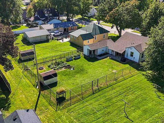 3rd image of 718 3rd St