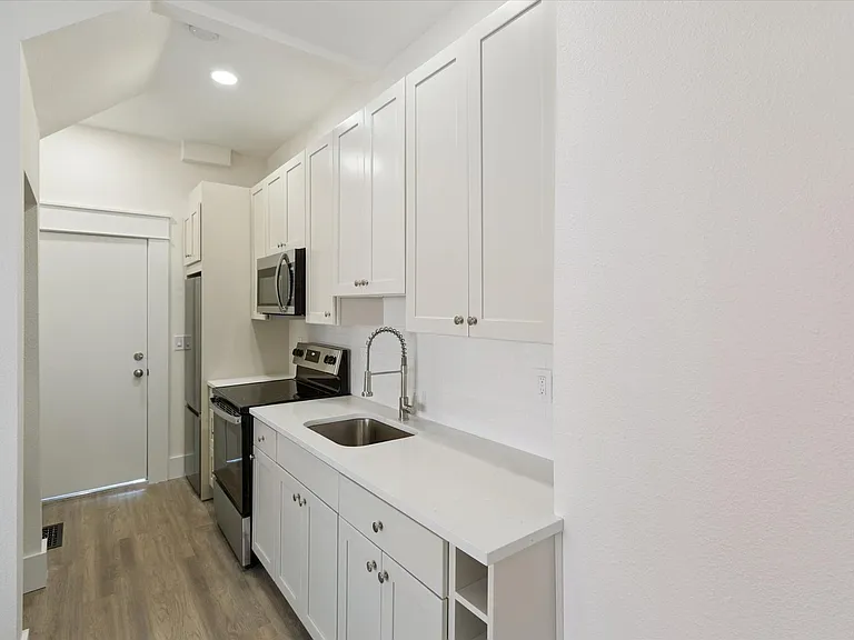 1620 Walnut St #2 — Photo 7