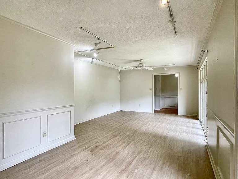 219 Green Lake Dr — Photo 16